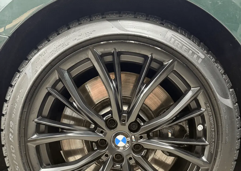 Touching up black rims: the best way to repair your damaged rim yourself